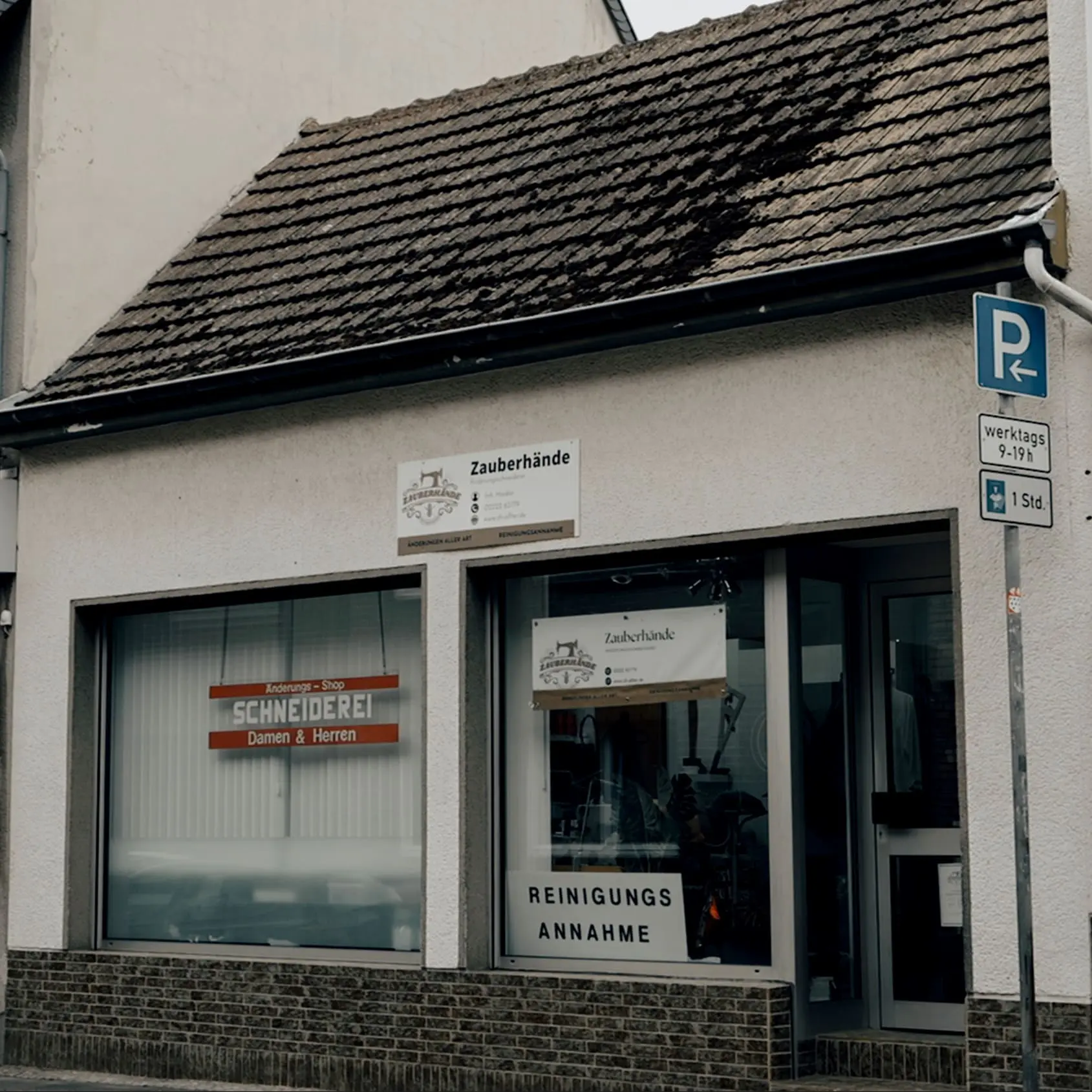 Ladenfront der Zauberhände Änderungsschneiderei in der Holzgasse 13a in Alfter